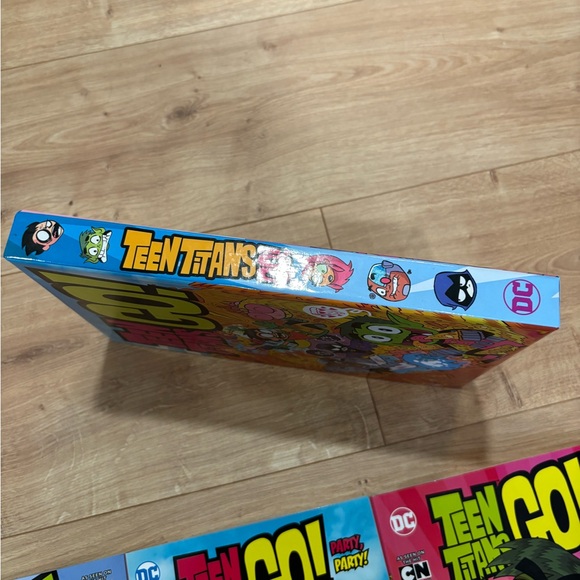 Teen Titans Go Box Book Set - Picture 8 of 11
